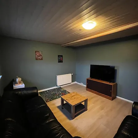 Large Vacation For 12 People 度假居 *