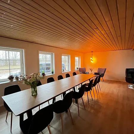 Large Vacation For 12 People Hébergement de vacances Logumkloster