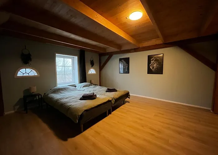 度假居 Large Vacation For 12 People *